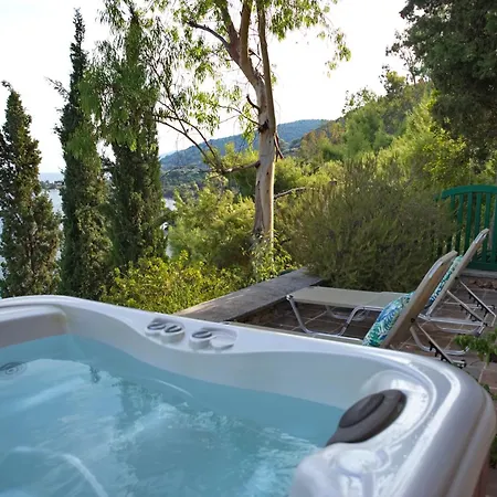 Villa Alonissos Luxury With Jacuzzi And Agios Dimitrios (Alonisos)